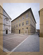 Visit Piccolomini Palace in Pienza